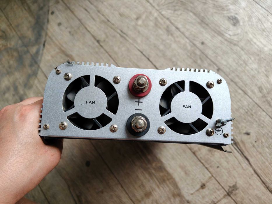 Przetwornica BRANFORD 2000 W 12 V do 230 V