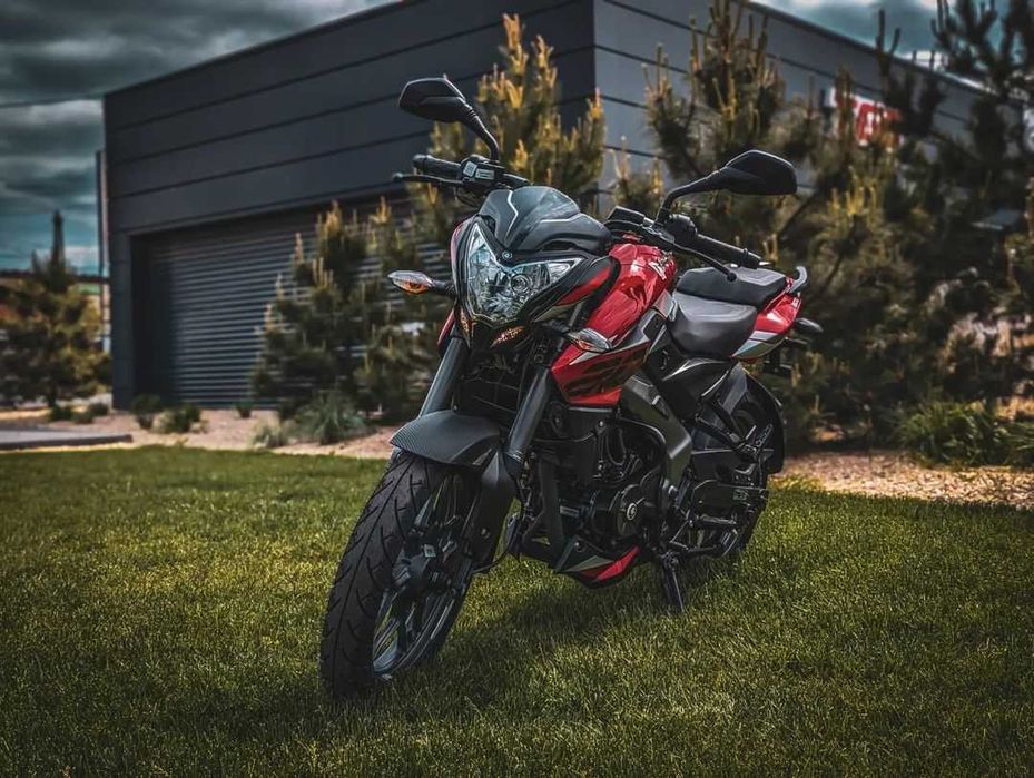 Новий мотоцикл BAJAJ PULSAR NS200, мотосалон Артмото Полтава