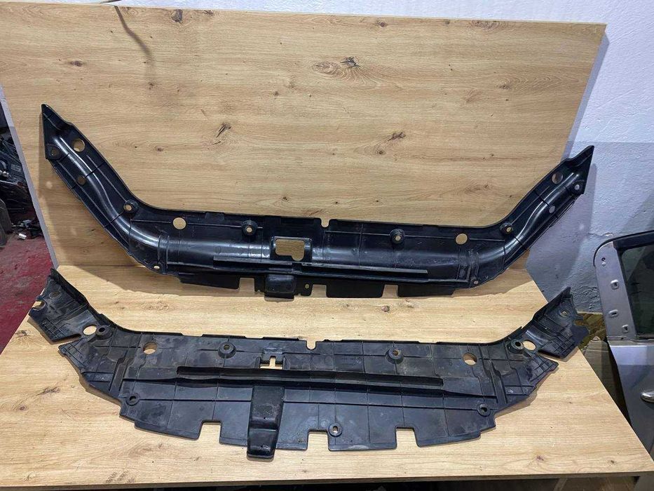 Защита накладка радіатора панель накладка верхня  Toyota RAV4 RAV-4 3