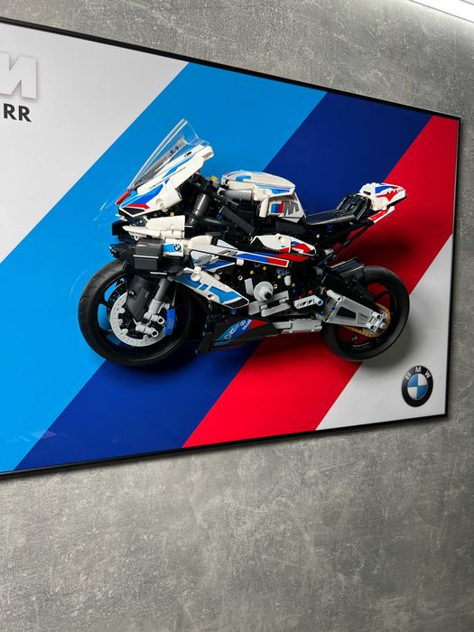 Рамка на Стіну Металевому Профілі для LEGO Technic BMW M 1000 RR 42130