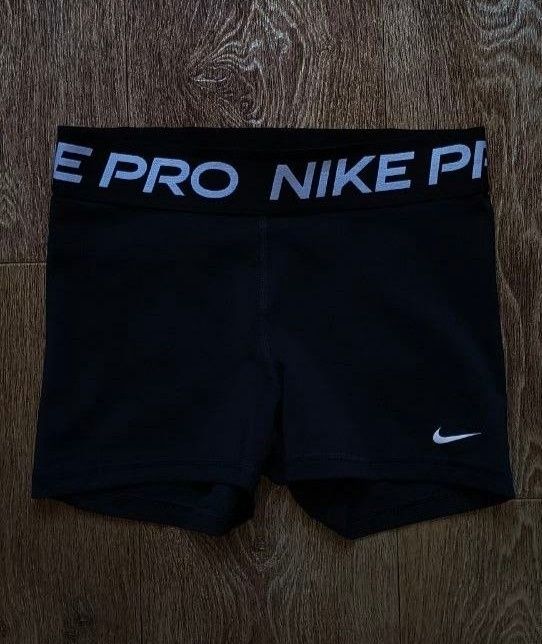 Черные женские спортивные компрессионные шорты Nike Pro Combat размер M
