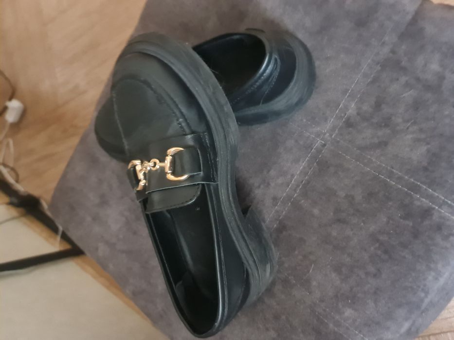 Продам лофери розмір 38