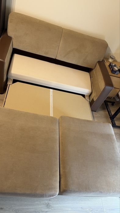 Sofa z funkcją spania i pojemnikiem na pościel