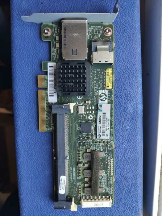 RAID кoнтpoллep HP P212 Smart Arraу
