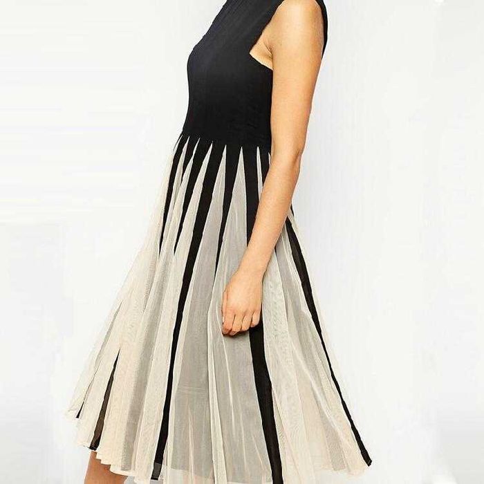 vestidos de diversos feitos e cores, e modelos.