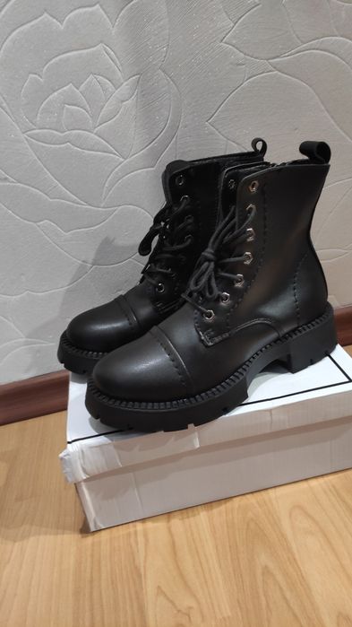 Стильні демі чобітки, 37р