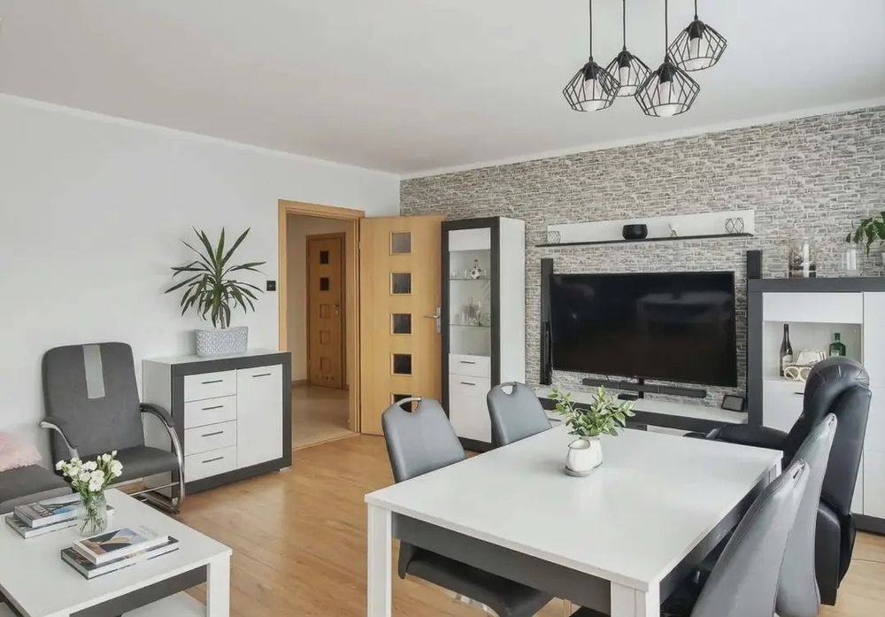 Sprzedam mieszkanie 82,7m2 - 4 pokoje - umeblowane