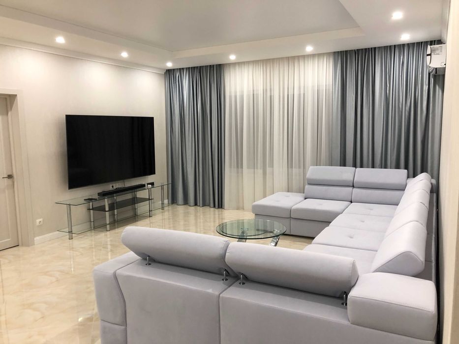 Ремонт будинку під ключ, шпаклівка стін натяжні стелі стяжка