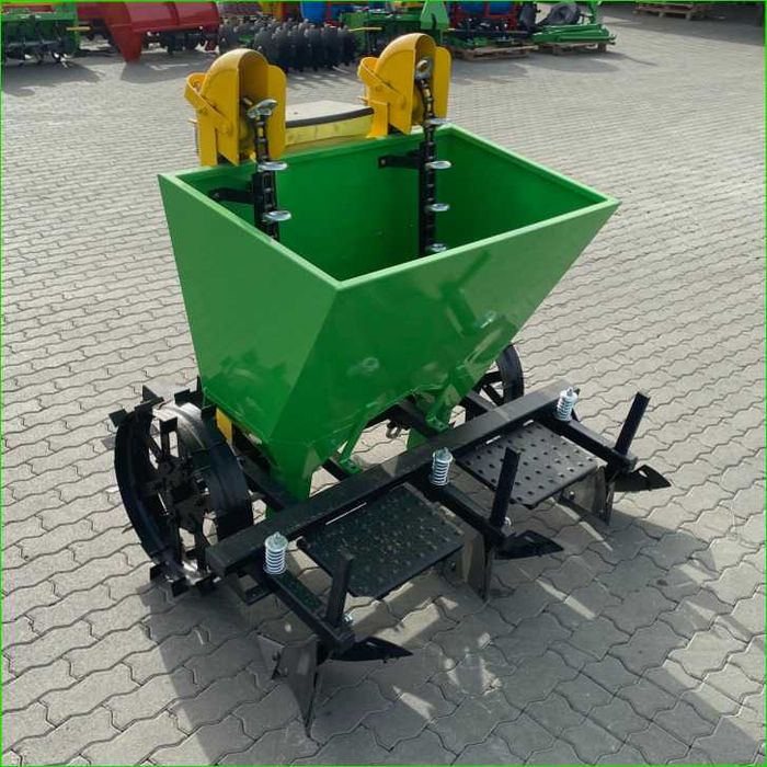 Картоплесаджалка навісна 2 рядна 60 см з БАЧКОМ на міндобриво, сажалка