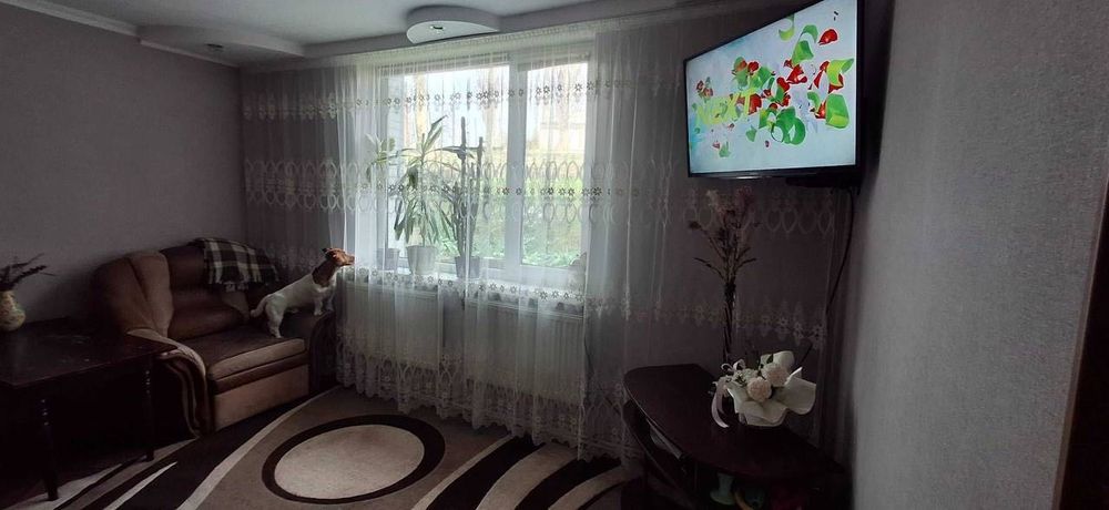 Продаж частини будинку на Польовій з окремим двором і хорошим ремонтом!