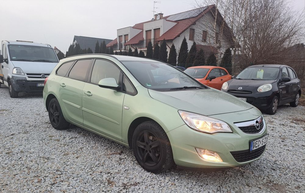 Opel Astra benzyna serwis do końca opłacona