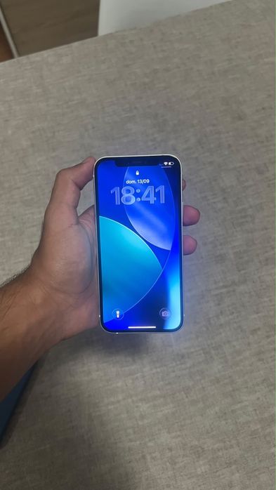 Iphone 12 128gb Branco com capa de protecao azul