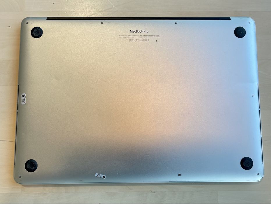 2015 Apple Macbook Pro 15 Retina A1398 i7 2.5GHz SSD 512GB AMD Radeon9