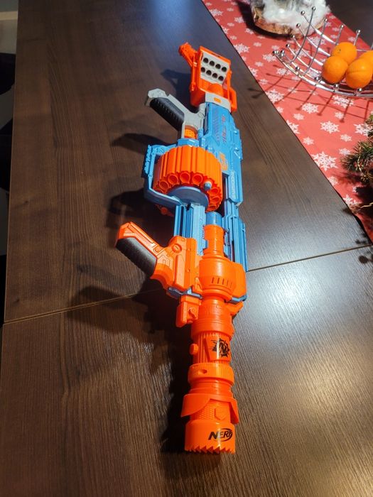 Mega nerf z celownikiem i magazynkiem