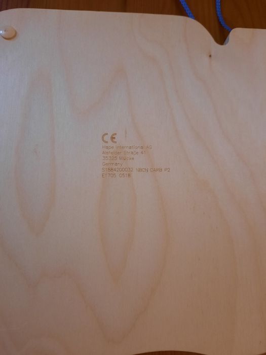 Brinquedo em madeira com caneta magnética