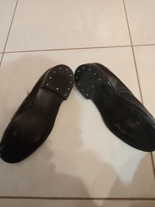 Продам армійських нові туфлі.