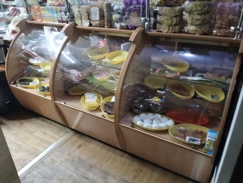 Продам бу мебель для магазину кондитерских виробів