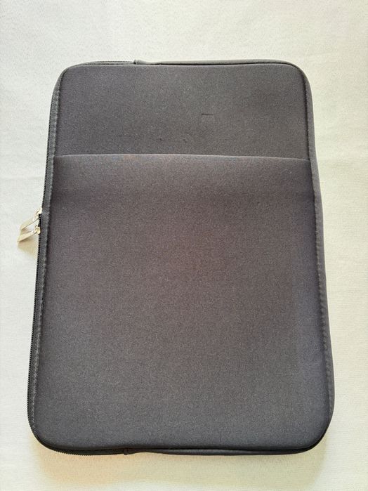 Etui na Macbooka lub laptopa czarne