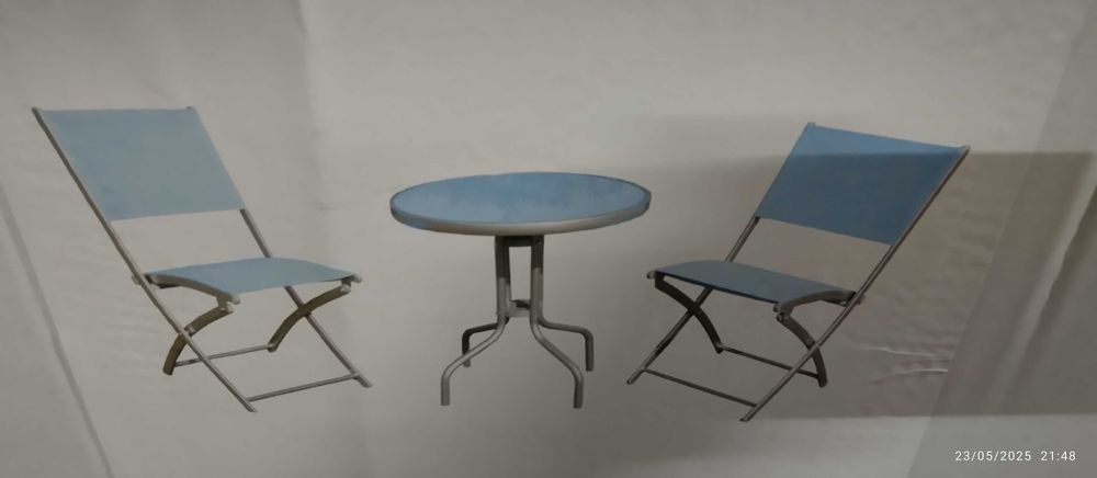 Vendo conjunto mesa e 2 cadeiras