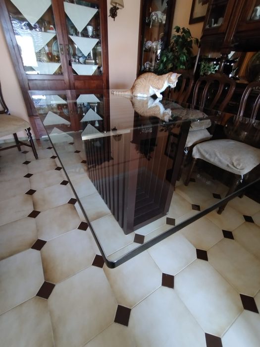 Mesa de sala de jantar com tampo de vidro