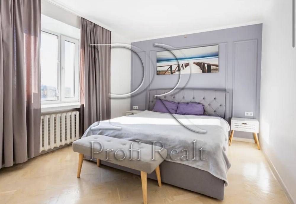 Продаж 4 кімнатна квартира вул. Шептицького 3Б / метро Лівобережна