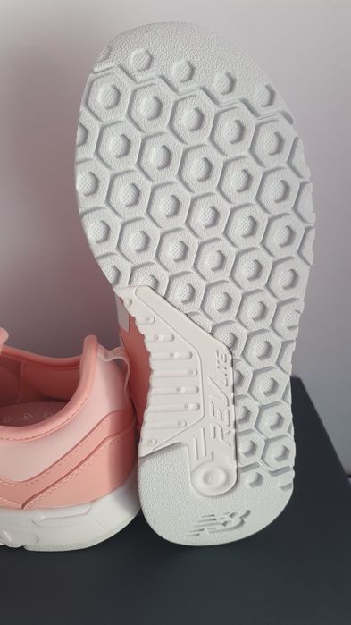 Buty damskie sportowe New Balance rozmiar 37.5 / wkładka 24 cm