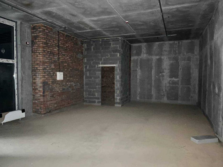 Продаж комерції. Кутовий фасад 69м на Олеся/Ретровіль ЖК Варшавський 3