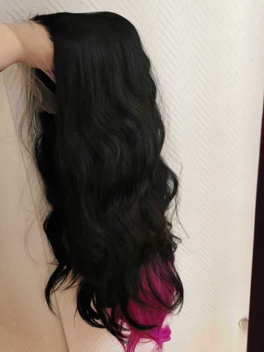 Peruka lace front głęboka czerń + pasma róż 65 cm