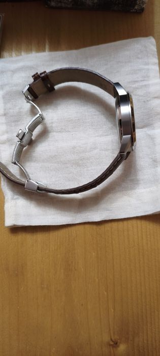 Наручний чоловічій годинник.