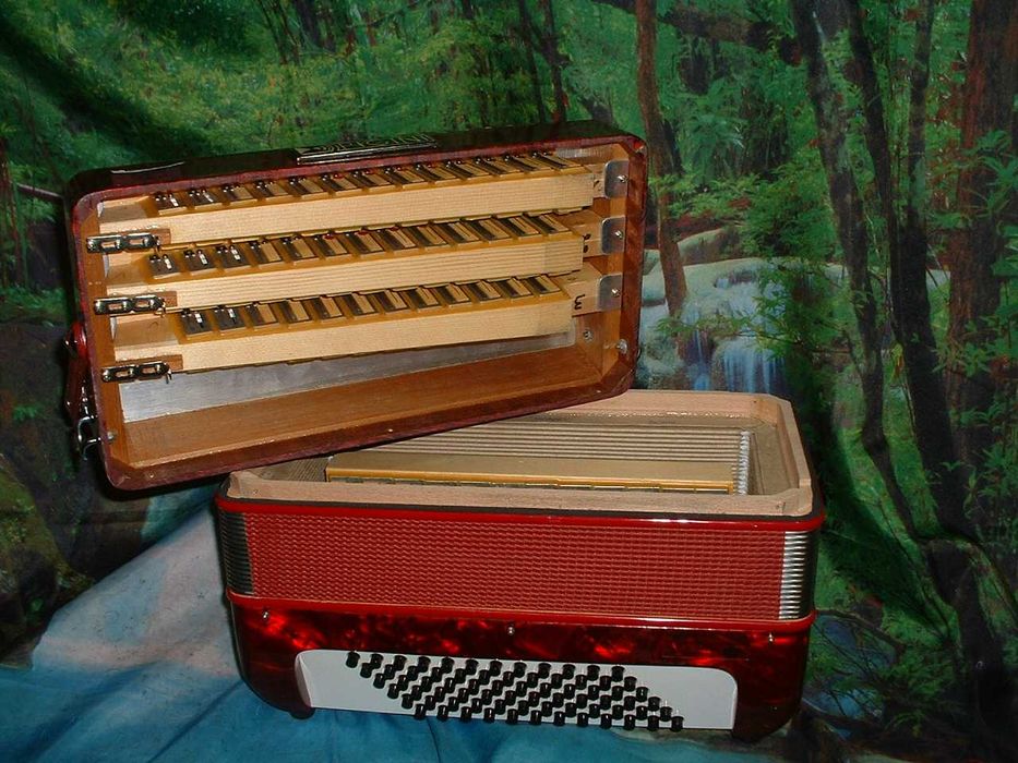 Acordeao a venda R , N. 739