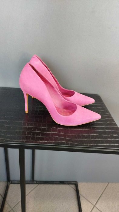 Cosmoparis made in Brazil 37, wkladka 24,5 cm, obcas 8,5 cm.