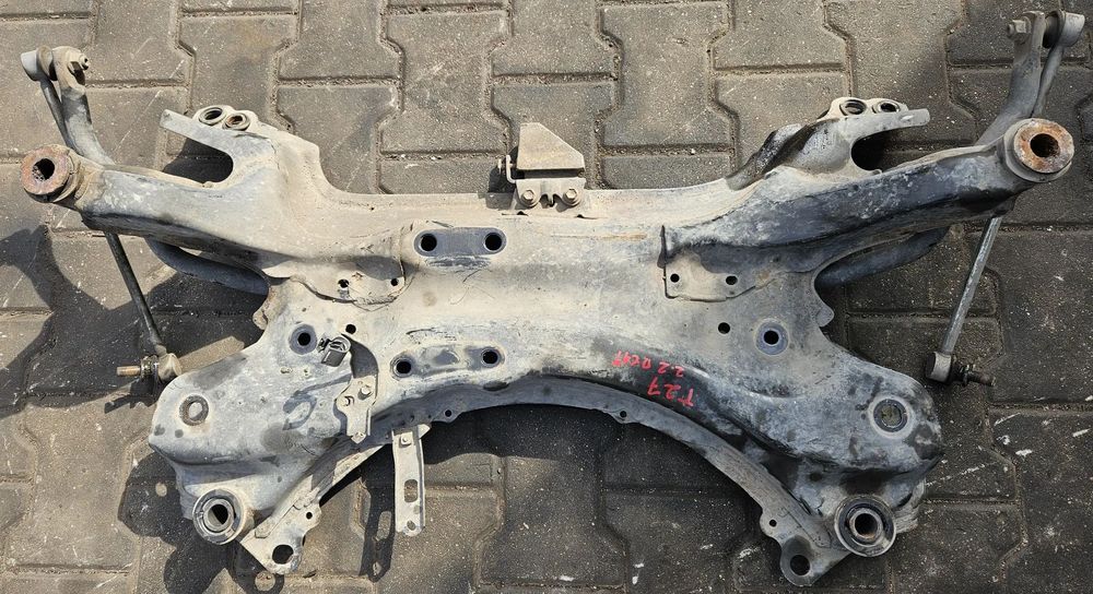 Toyota Verso Avensis T27 wozek sanki kolyska belka pod silnik