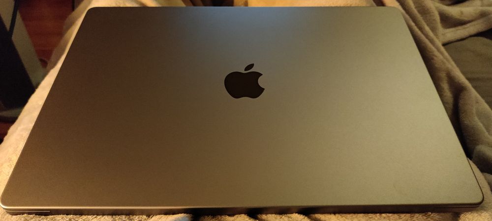 MacBook Pro M1 Pro 16" 16GB RAM|512GB / 12CPU / 16GPU