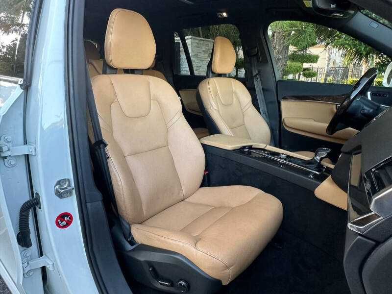 2017 Volvo XC90 Momentum