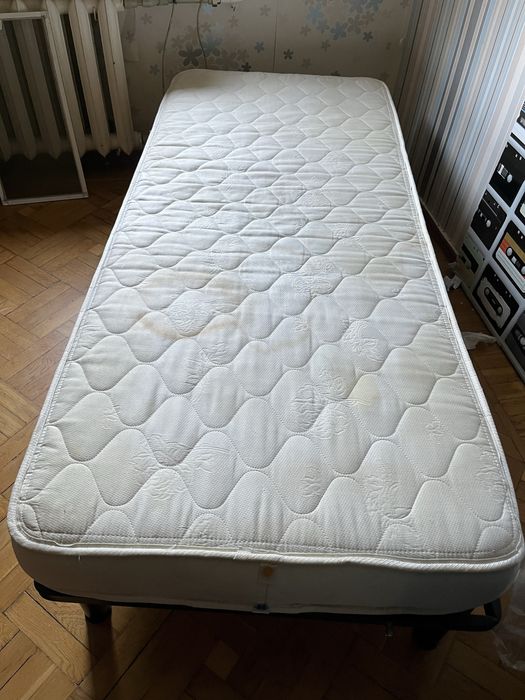 Каркас для кровати с ламелями и матрасом