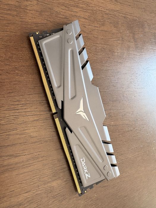 Dark Z Memóra RAM DDR4 8gb 3200mhz - como nova
