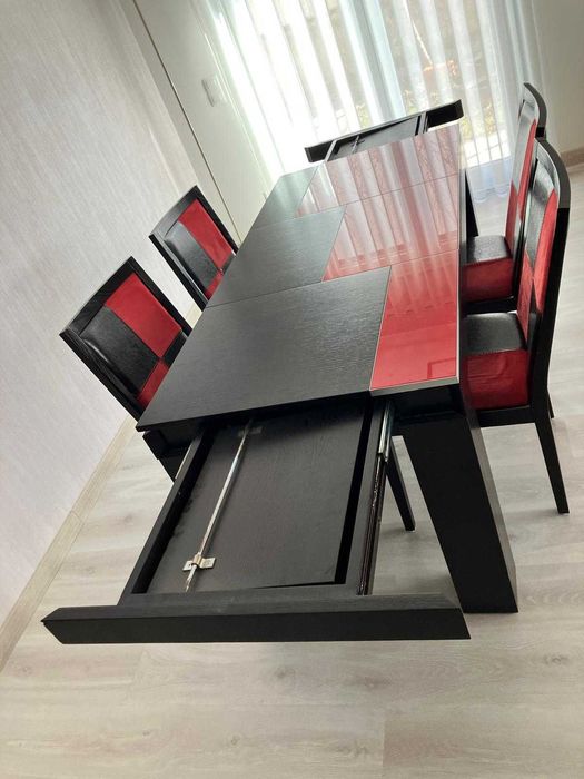 Mesa de Jantar com 4 cadeiras e 1 Móvel de apoio