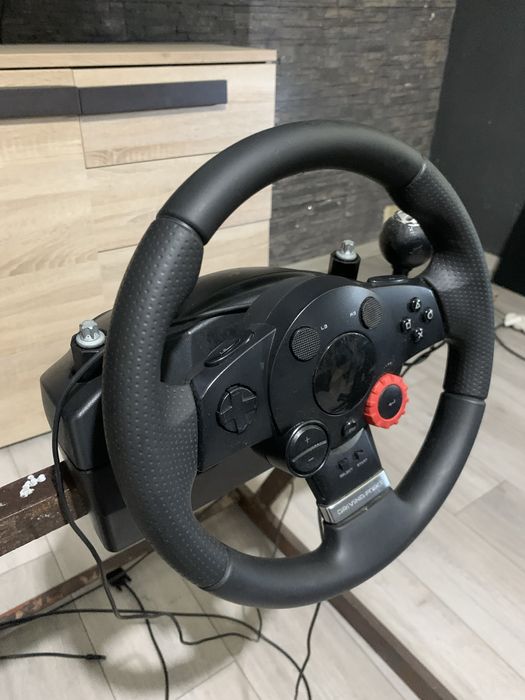 Kierownica Logitech driving force GT z customowym stojakiem