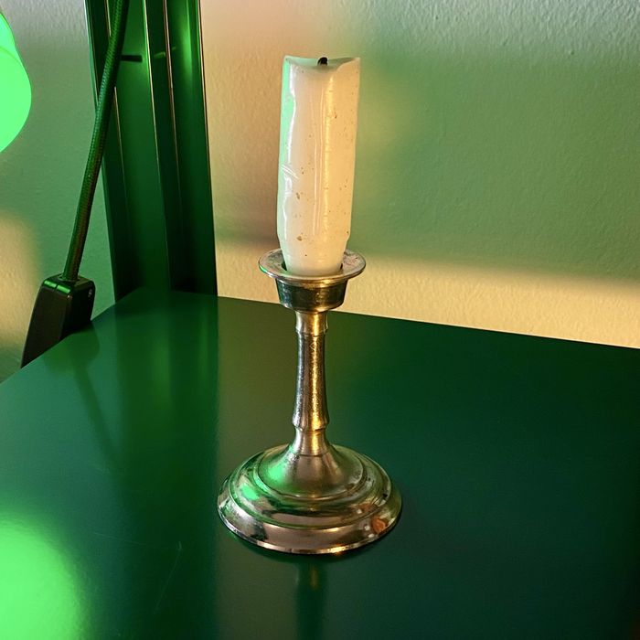 Świecznik z alpaki – srebrny kolor, stabilny, sygnatura APS/ARS