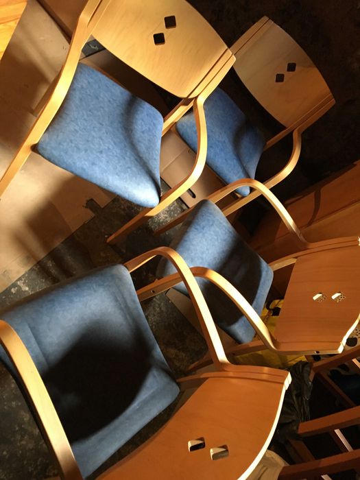 komplet 4 stabilnych krzeseł