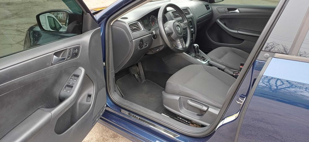 Volkswagen Jetta 2.0 Автомат 2012 року в гарному стані