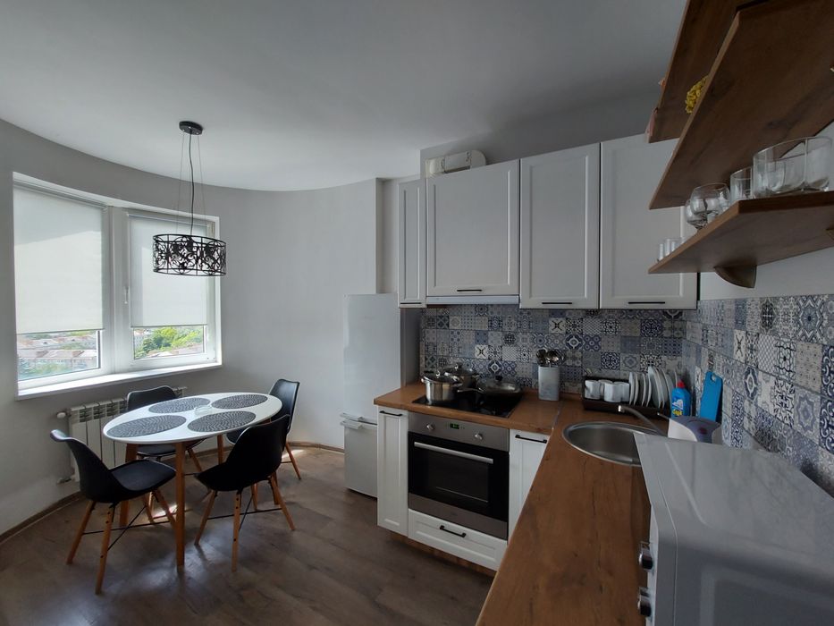 2 - кімнатна квартира. Погодинно. Подобово. ТРЦ " ЧАЙКА " Smart TV.