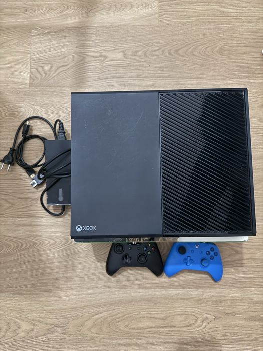 Xbox One 1TB dwa pady