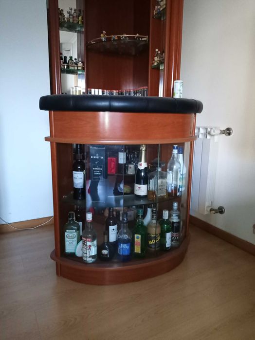 Móvel Bar de canto com balcão e luz
