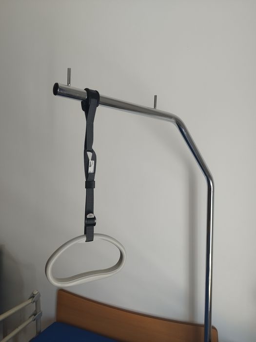 Cama articulada elétrica e elevatória com comando