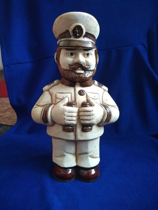 Штоф. Графин. Статуэтка. Керамика. Декор.