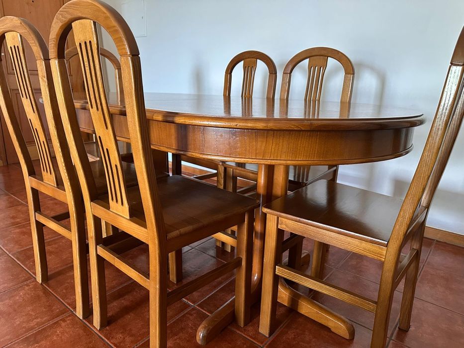 Mesa de jantar e 6 cadeiras