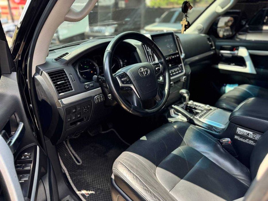 Toyota Land Cruiser 200