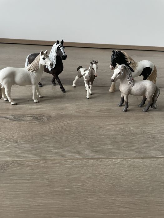 Zestaw koni Schleich