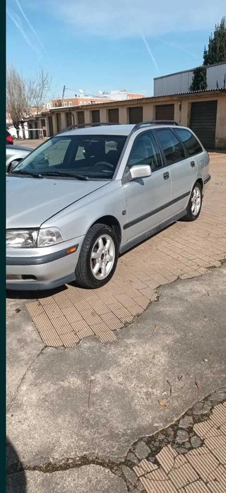 Volvo V40 1997 – GPL – Carro de família, económico
